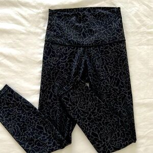 Lululemon wunderunder legging, size 4.